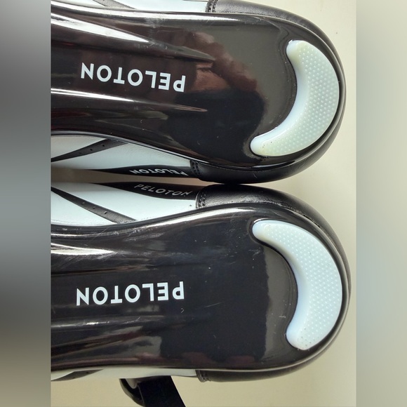 Peloton Cycling Shoes, Black, w/ Cleats, Size 40 - Picture 8 of 9